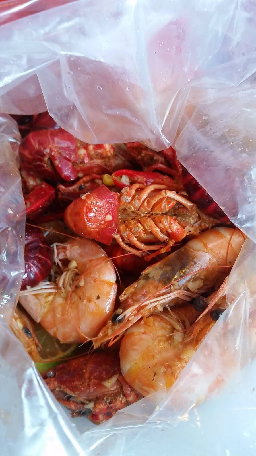 Holly Crab | restaurant | 16 Merrimack St, Lowell, MA 01852, USA | 9783237879 OR +1 978-323-7879