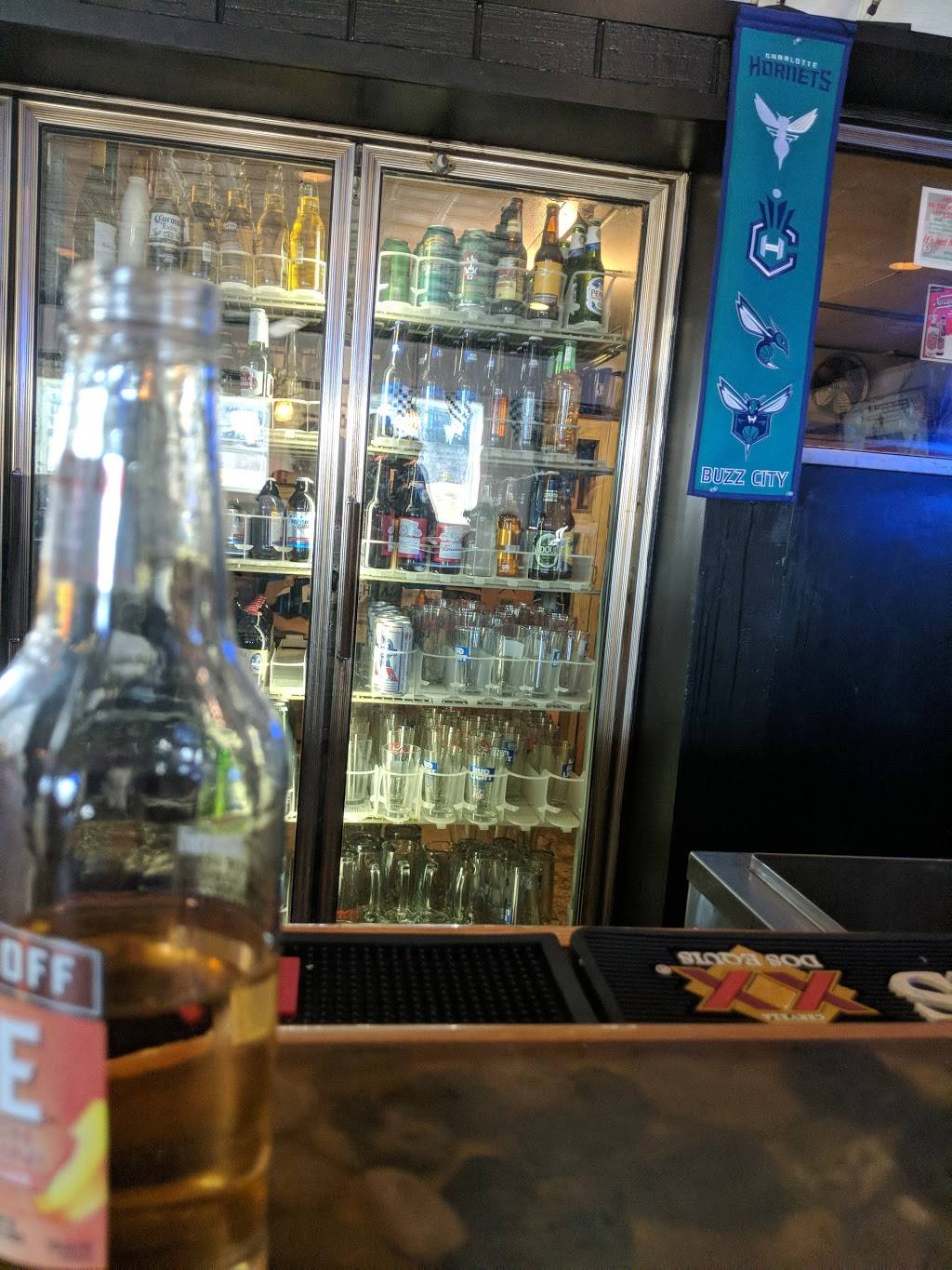 South Rock Sports Grill | restaurant | 830 Greenville Hwy, Hendersonville, NC 28792, USA | 8286982490 OR +1 828-698-2490