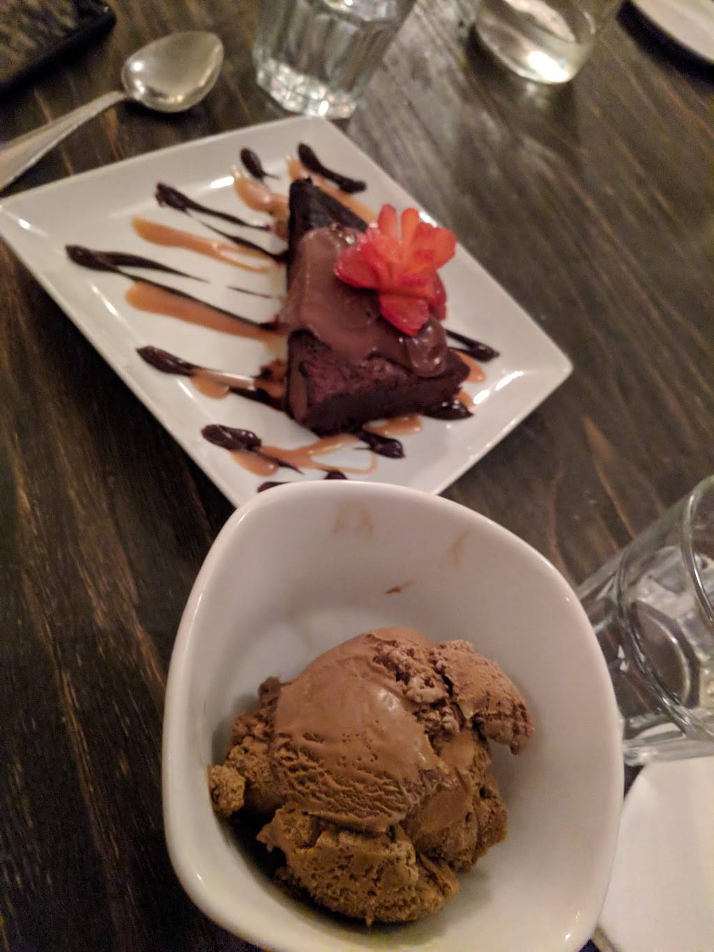 Fratelli | restaurant | 275 Richmond Rd, Ottawa, ON K1Z 6X3, Canada | 6137226772 OR +1 613-722-6772