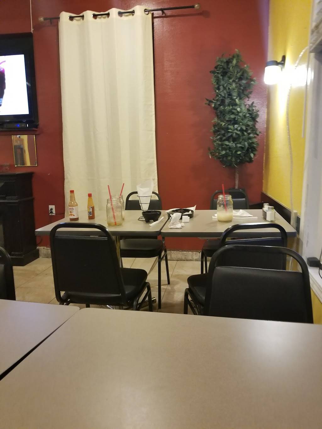 Mariscos Taco de Mexico | restaurant | 101 B St, Taft, CA 93268, USA | 6617454985 OR +1 661-745-4985