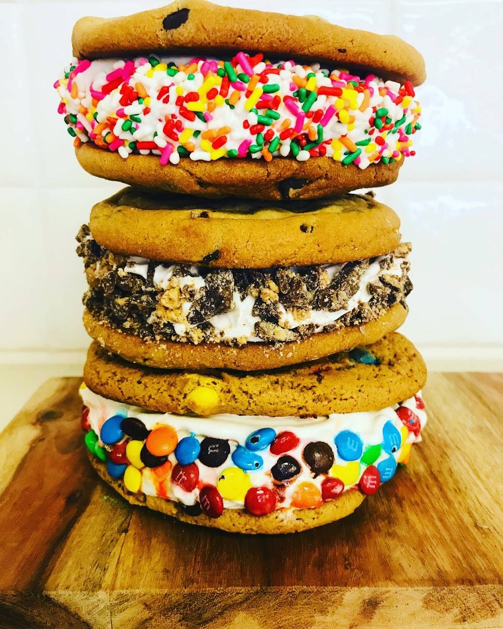 Cravings | bakery | 9856 S Kedzie Ave, Evergreen Park, IL 60805, USA | 7084243131 OR +1 708-424-3131