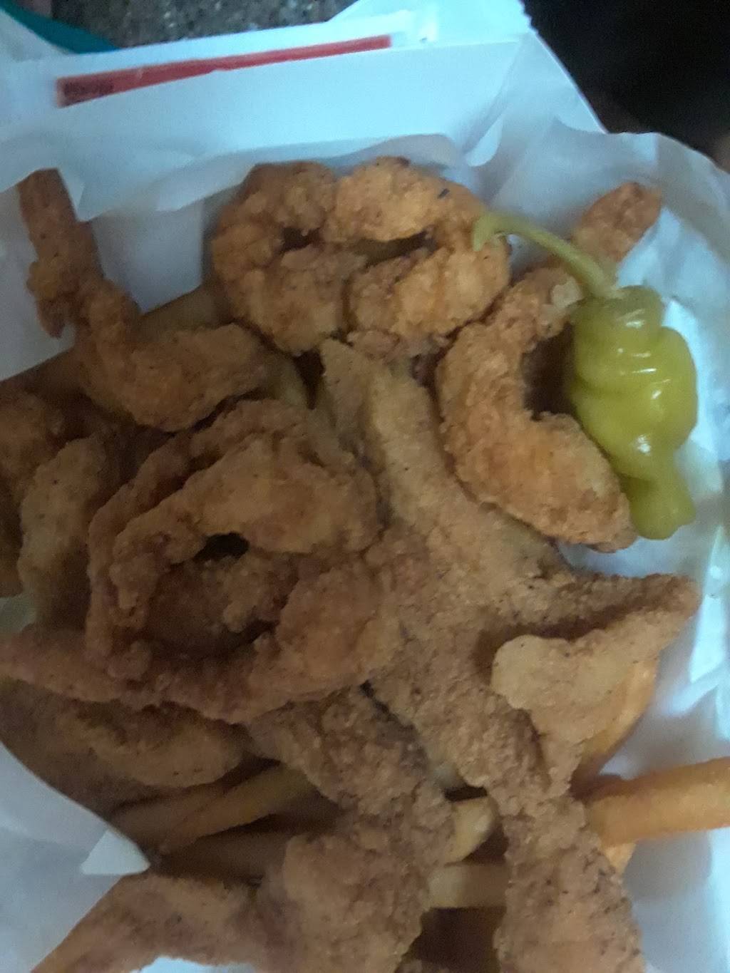 Family House of Fish & Poultry | restaurant | 25140 Mission Blvd, Hayward, CA 94544, USA | 5108864112 OR +1 510-886-4112