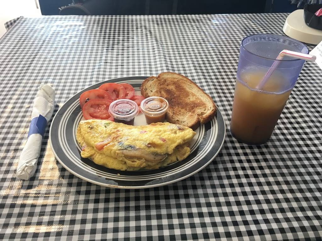 Sandis Diner | meal takeaway | 704 Ayers St, Corpus Christi, TX 78404, USA | 3613343850 OR +1 361-334-3850