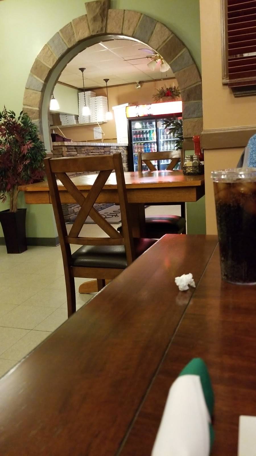 Giovannis Pizza | restaurant | 2374 Seipstown Rd, Fogelsville, PA 18051, USA | 6102856602 OR +1 610-285-6602