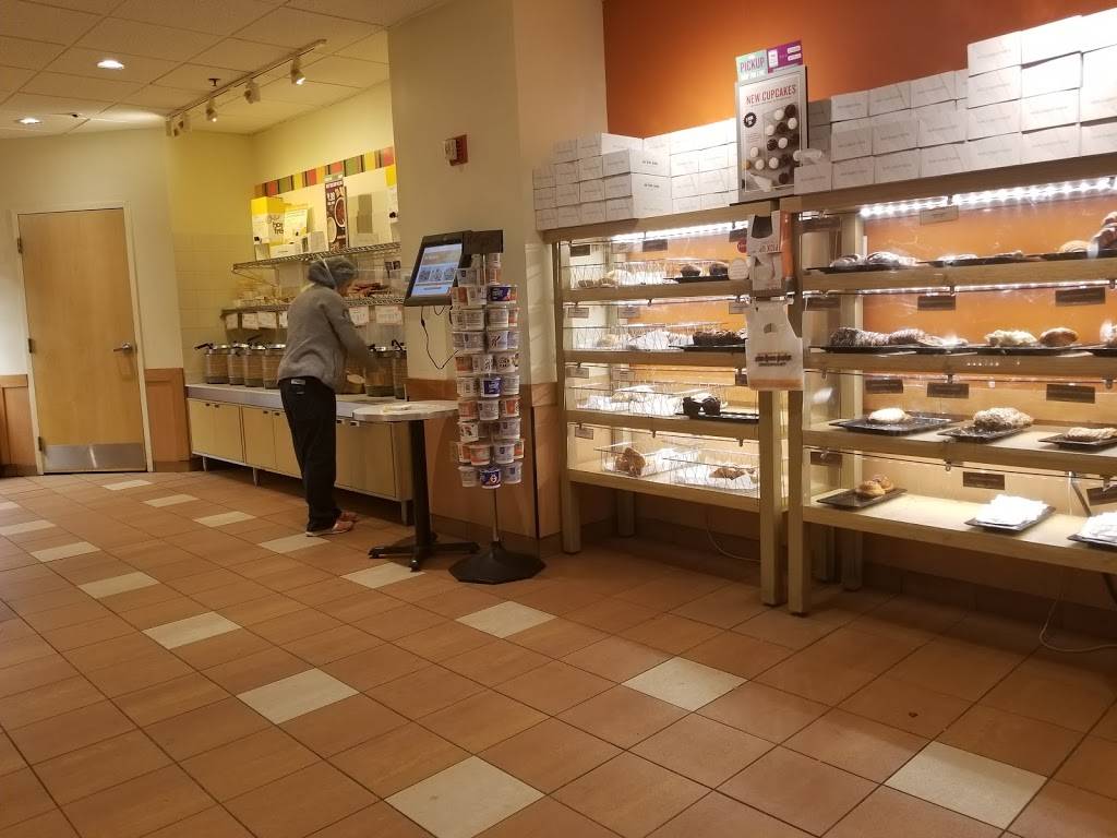 Au Bon Pain | cafe | St. Francis Hospital, 114 Woodland St., Hartford, CT 06105, USA | 8602418980 OR +1 860-241-8980