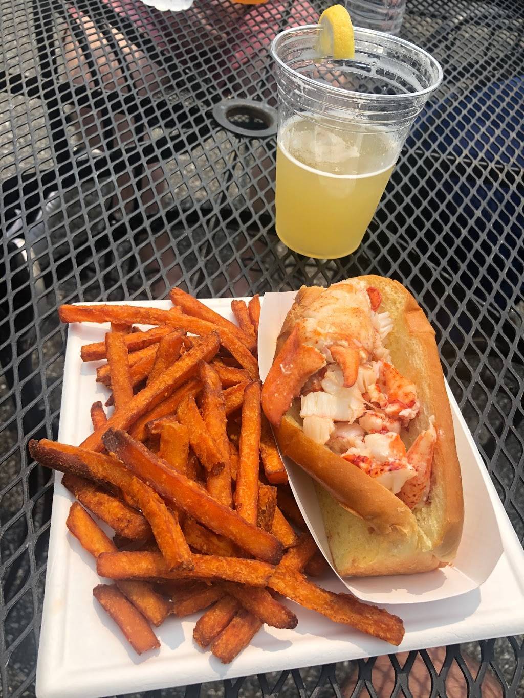 Estes Lobster House | restaurant | 1906 Harpswell Neck Rd, Harpswell, ME 04079, USA | 2078336340 OR +1 207-833-6340