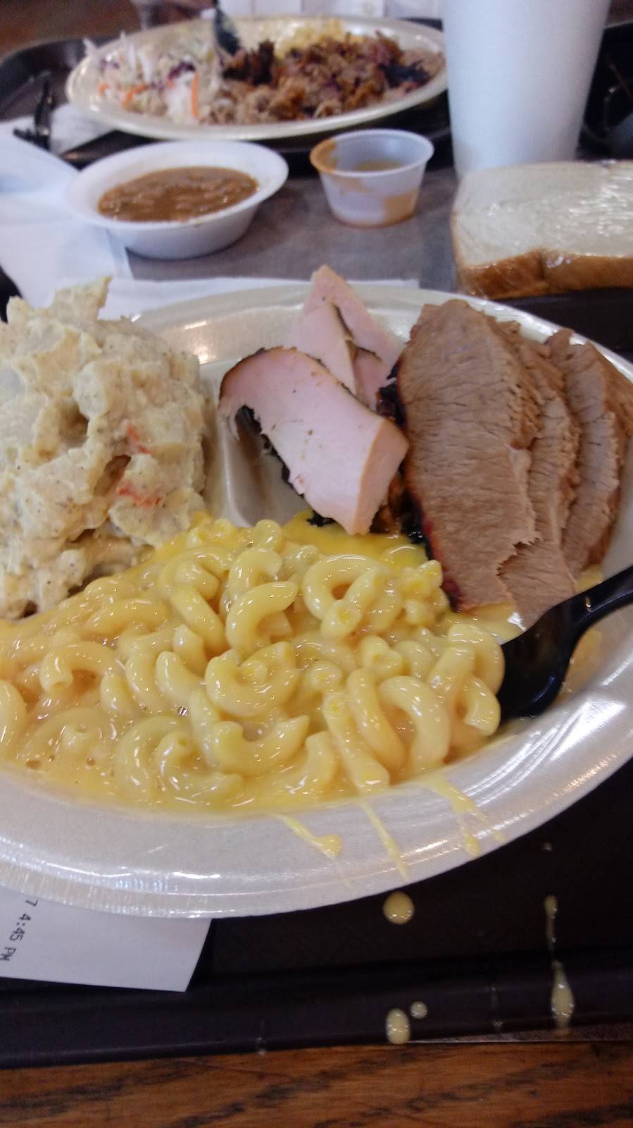 McKenzies Barbeque & Burgers | restaurant | 17099 Walden Rd #200, Montgomery, TX 77356, USA | 9365827444 OR +1 936-582-7444