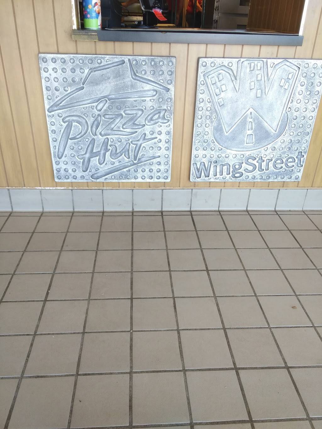 Pizza Hut | meal delivery | 9515 Blue Ridge Ext, Kansas City, MO 64134, USA | 8169662012 OR +1 816-966-2012