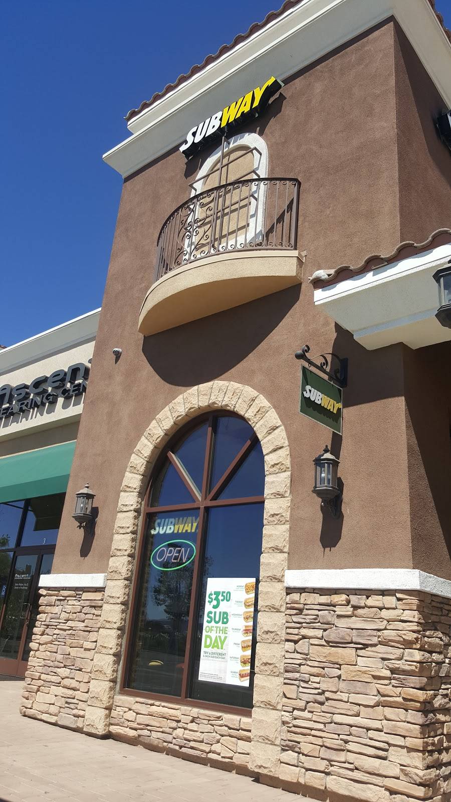Subway | restaurant | 1717 Simi Town Center Way #4, Simi Valley, CA 93065, USA | 8055229800 OR +1 805-522-9800