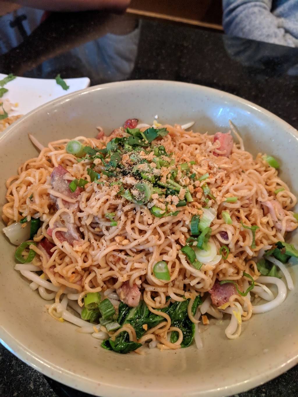 Red 88 Noodle Bar | restaurant | 223 G St, Davis, CA 95616, USA | 5307587338 OR +1 530-758-7338