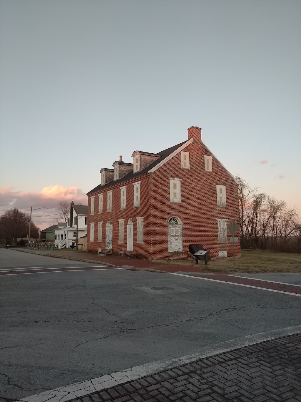 Kellys Tavern | restaurant | 102 Market St, Port Penn, DE 19731, USA | 3028349221 OR +1 302-834-9221