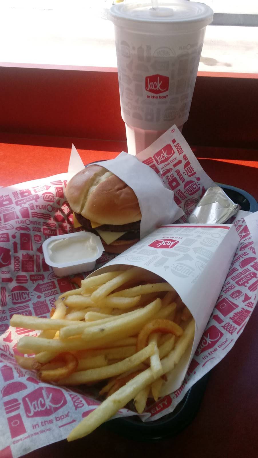 Jack in the Box | restaurant | 444 E Tulare Ave, Tulare, CA 93274, USA | 5596886464 OR +1 559-688-6464