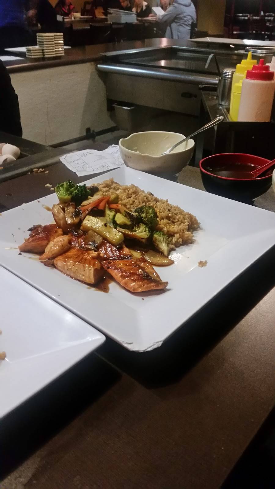 Fuji Asian Bistro | restaurant | 6801 Dixie Hwy Ste 102, Louisville, KY 40258, USA | 5029370488 OR +1 502-937-0488