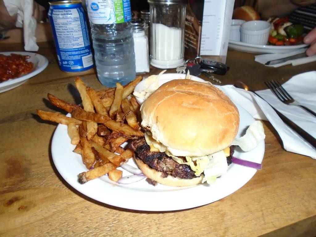 Resto-bar Le Bouchette | restaurant | 43 Rue Principale, Bouchette, QC J0X 1E0, Canada | 8735668989 OR +1 873-566-8989