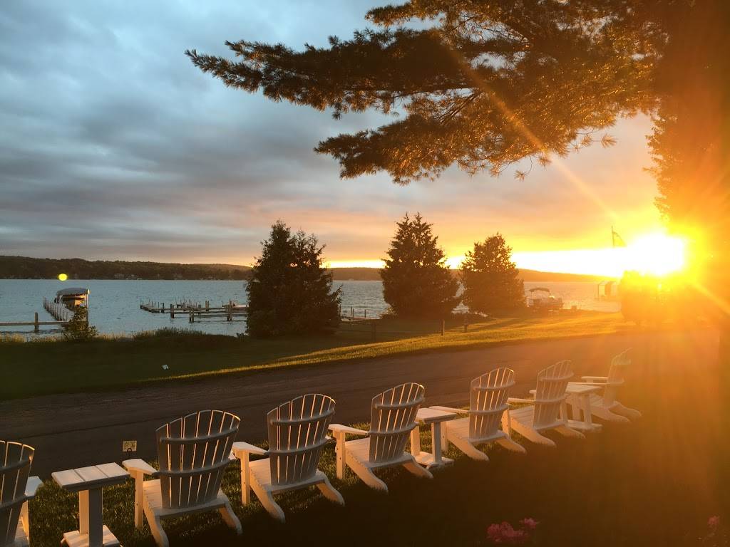 Walloon Lake Inn | restaurant | 4178 West St, Walloon Lake, MI 49796, USA | 2315352999 OR +1 231-535-2999