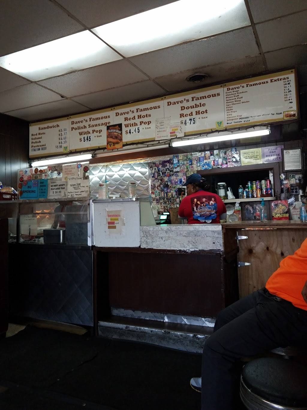 Daves Red Hots | restaurant | 3422 Roosevelt Rd, Chicago, IL 60624, USA | 7737229935 OR +1 773-722-9935