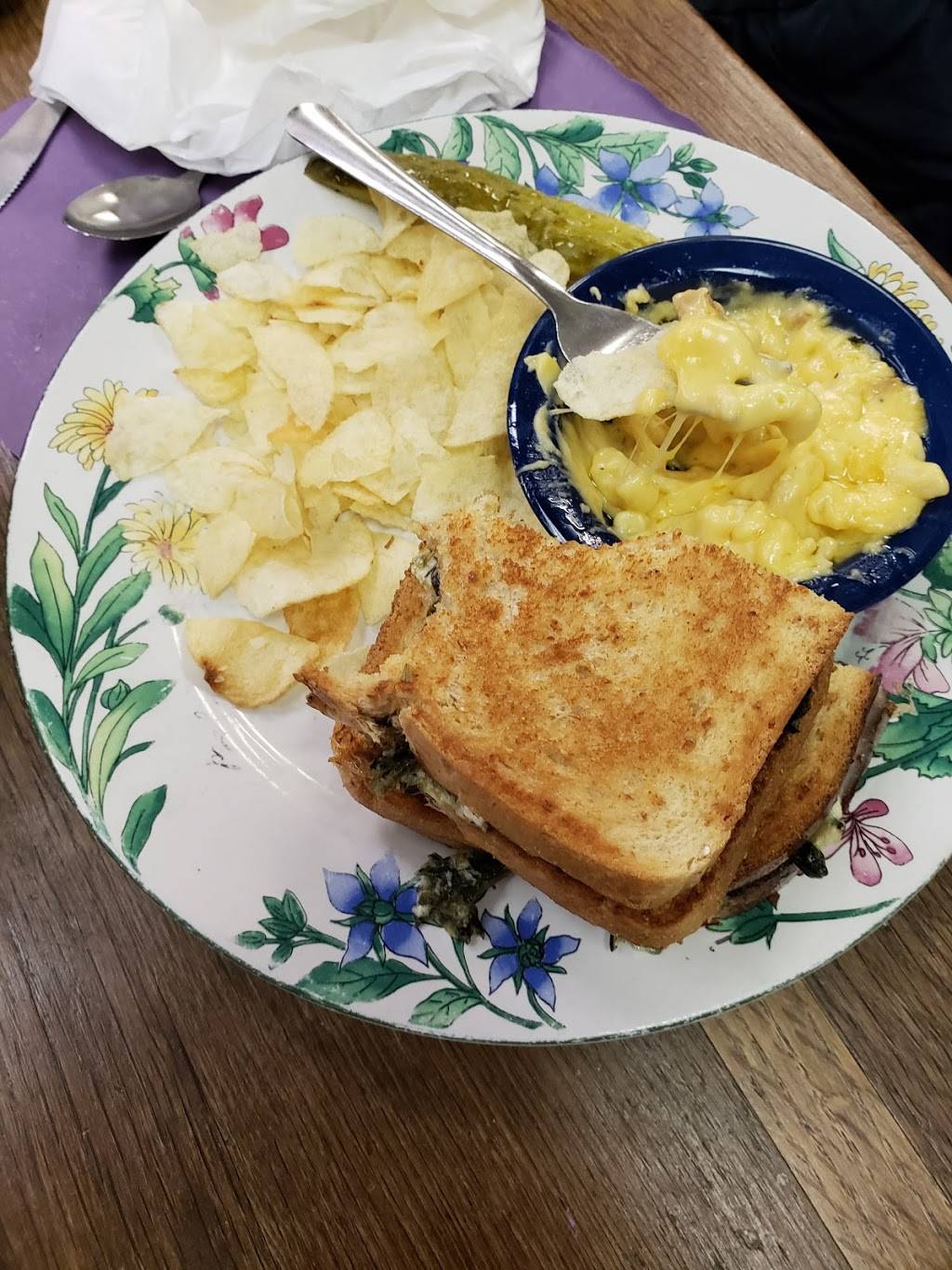 Gingers Cafe | cafe | 1111 S 10th St, Noblesville, IN 46060, USA | 3177730303 OR +1 317-773-0303