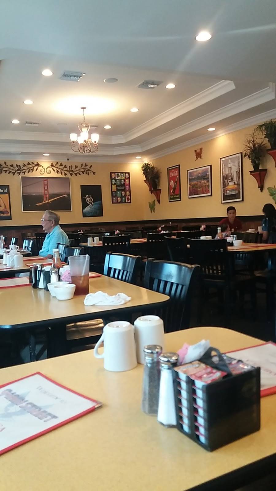 Main Street America An Eatery | restaurant | 22 S Main Ave, Lake Placid, FL 33852, USA | 8634657733 OR +1 863-465-7733