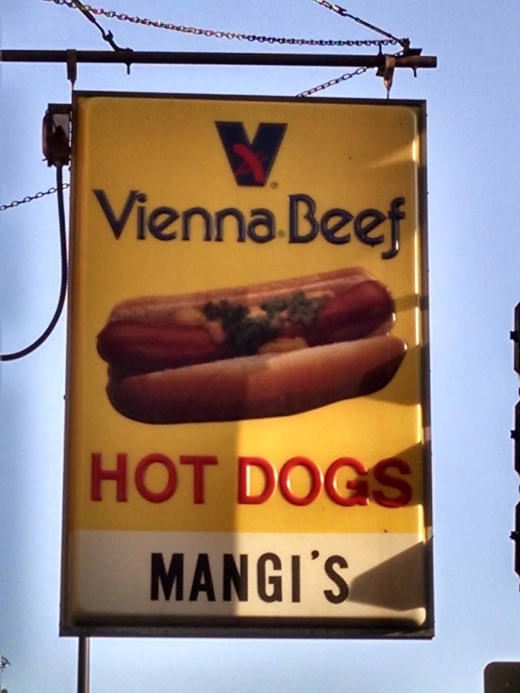 Mangis Fast Foods | restaurant | 3801 N Lincoln Ave, Chicago, IL 60613, USA | 7734770406 OR +1 773-477-0406