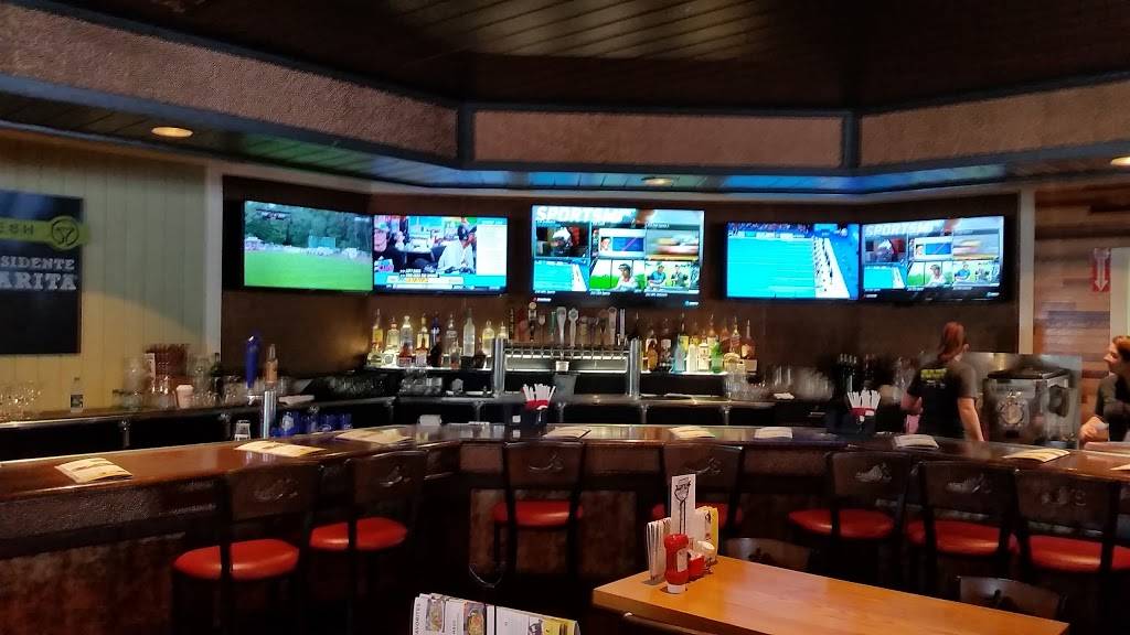 Chilis Grill & Bar | restaurant | 13610 Pines Blvd, Pembroke Pines, FL 33027, USA | 9547042667 OR +1 954-704-2667