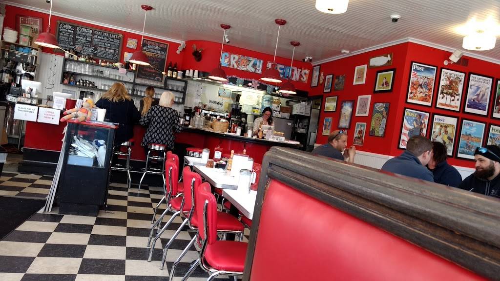 Crazy Beans | restaurant | 2 Front St, Greenport, NY 11944, USA | 6313332436 OR +1 631-333-2436