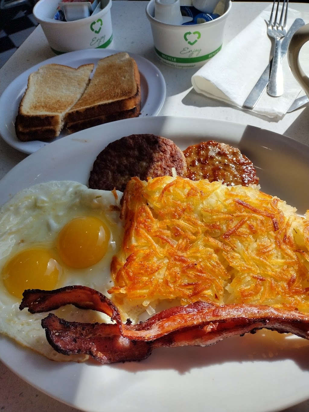 Pennys Diner | restaurant | 35450 Yermo Rd, Yermo, CA 92398, USA | 7602541148 OR +1 760-254-1148