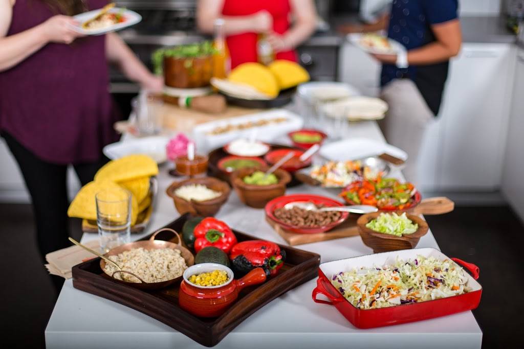 Quesada Burritos & Tacos | restaurant | 331 Bayfield St #3, Barrie, ON L4M 3C2, Canada | 7055038226 OR +1 705-503-8226