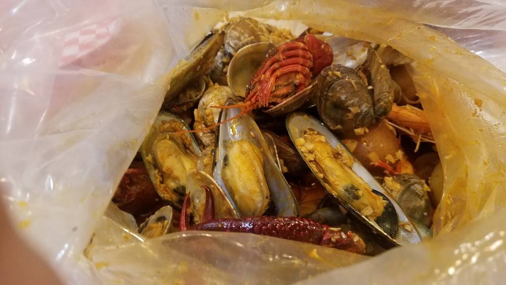 Stinkin Crawfish of North Hills | restaurant | 9102 Sepulveda Blvd, North Hills, CA 91343, USA | 7472364253 OR +1 747-236-4253