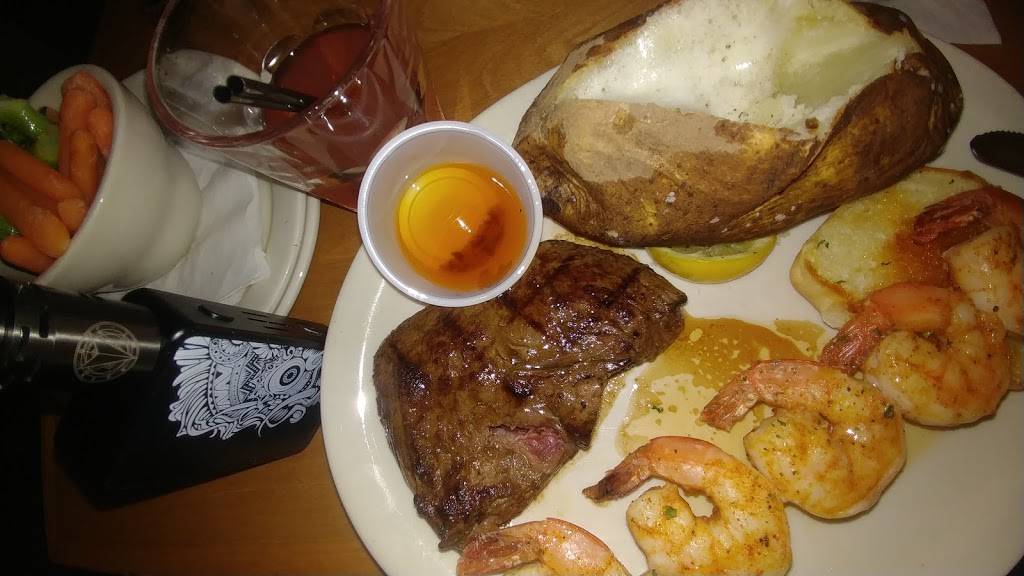 Texas Roadhouse | restaurant | 1925 E 60th St, Anderson, IN 46013, USA | 7656492637 OR +1 765-649-2637