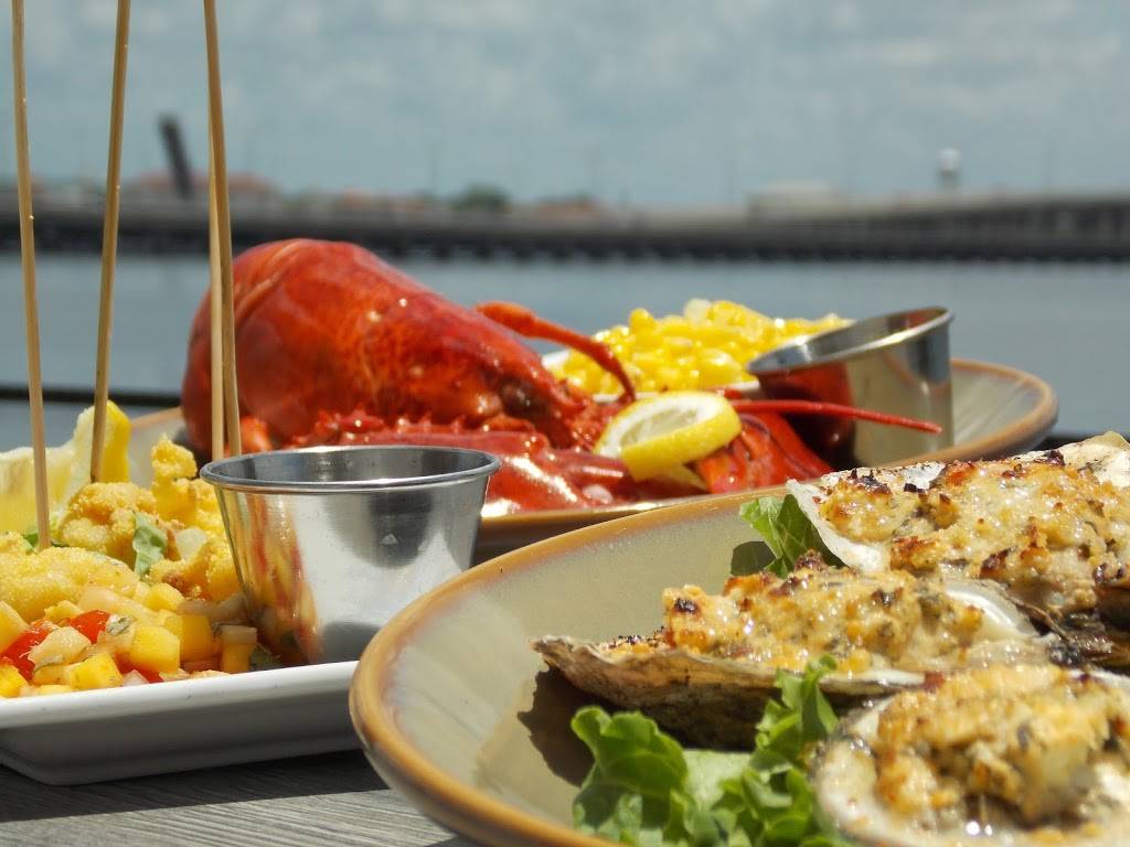 Riverhouse Reef & Grill | restaurant | 995 Riverside Dr, Palmetto, FL 34221, USA | 9417290616 OR +1 941-729-0616