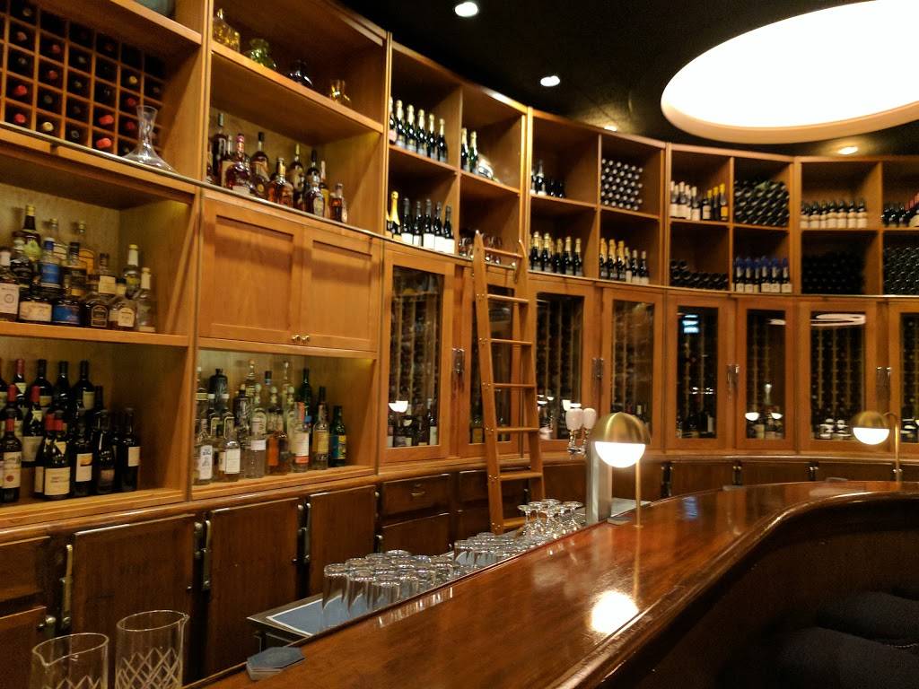 Cherry Circle Room | restaurant | 12 S Michigan Ave, Chicago, IL 60603, USA | 3127923515 OR +1 312-792-3515