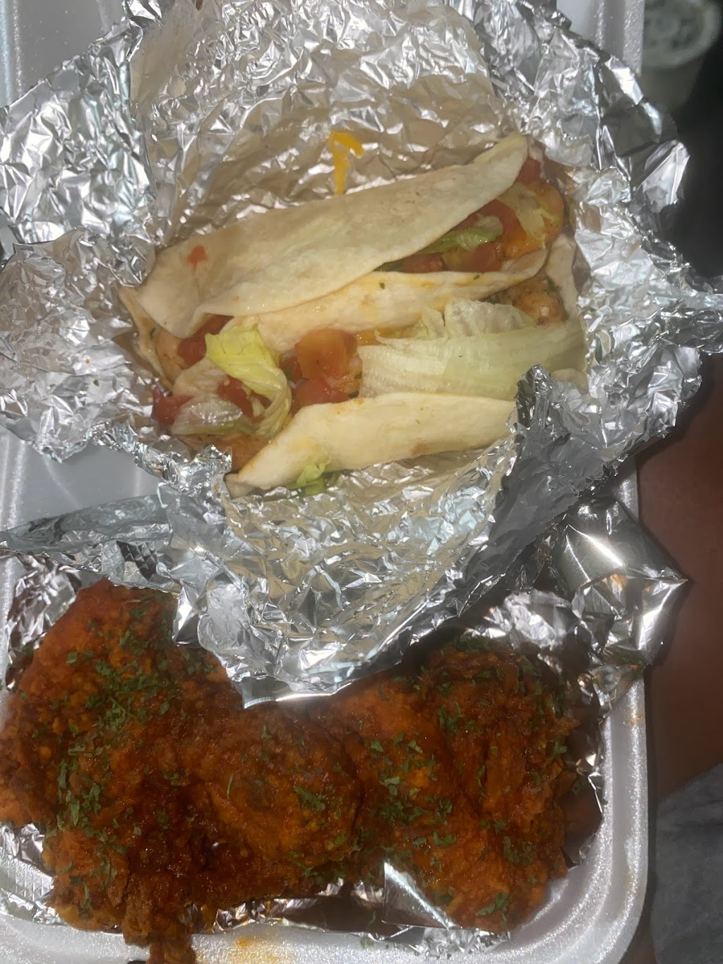 This & That Eatery | restaurant | 5946 Troost Ave, Kansas City, MO 64110, USA | 8162916191 OR +1 816-291-6191