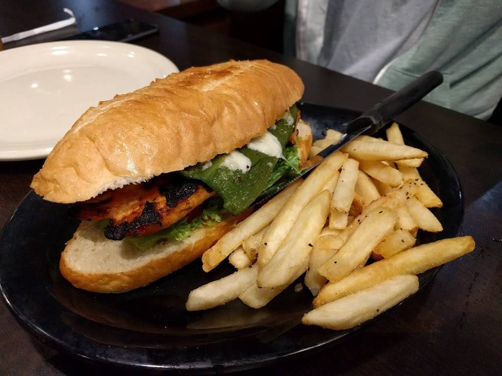 Buzzbrews Victory Park | restaurant | 2300 Victory Park Ln, Dallas, TX 75219, USA | 2148712301 OR +1 214-871-2301