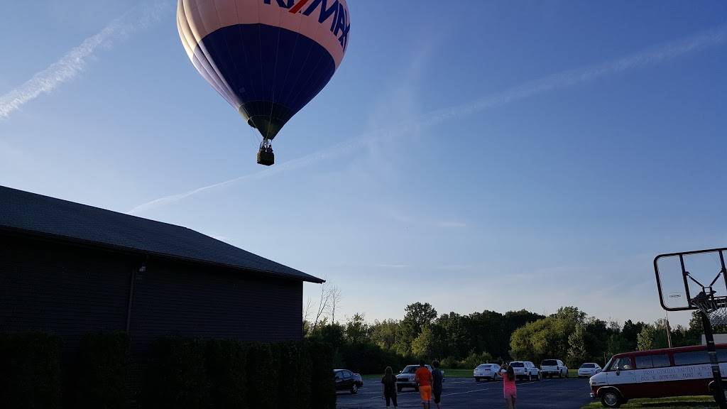 Wendys | restaurant | 1090 W Hill Rd, Flint, MI 48507, USA | 8102350522 OR +1 810-235-0522