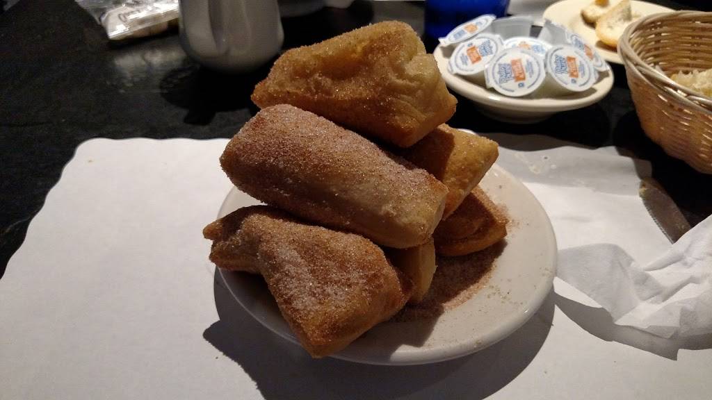 Magonis Ferry Landing | restaurant | 681 Riverside Ave, Somerset, MA 02725, USA | 5086744335 OR +1 508-674-4335