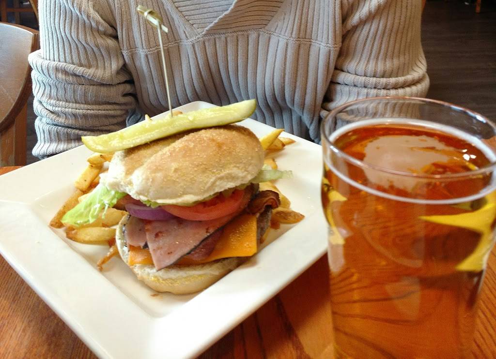 Summerhays Grill | restaurant | 1971 Baseline Rd, Ottawa, ON K2C 0C7, Canada | 6132286049 OR +1 613-228-6049