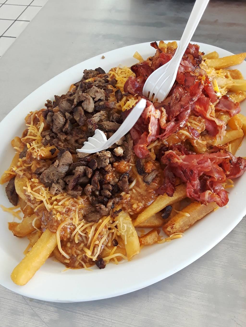 DINOS Best Burgers | restaurant | 2818, 620 W Anaheim St, Long Beach, CA 90813, USA | 5629519592 OR +1 562-951-9592