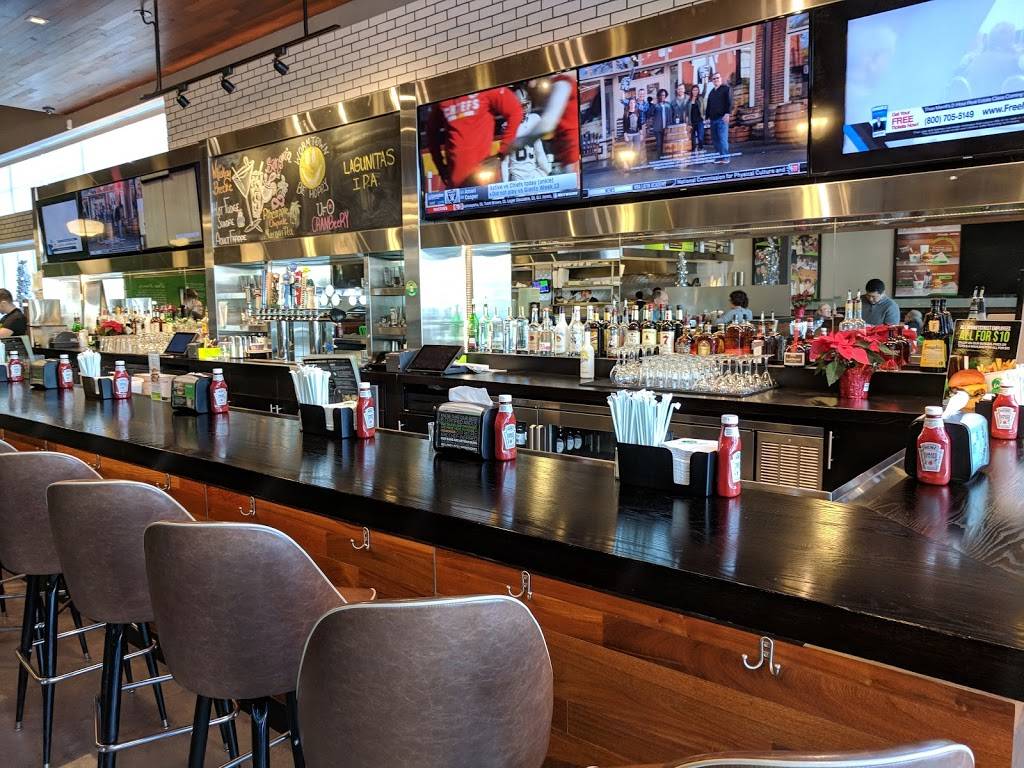 MarketStreet Lynnfield | shopping mall | 600 Market St, Lynnfield, MA 01940, USA | 7814845400 OR +1 781-484-5400