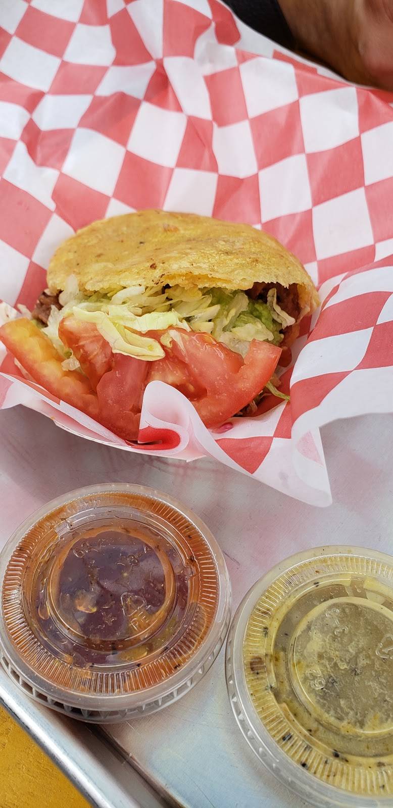 Lalas Gorditas | restaurant | 1600 Roosevelt Ave, San Antonio, TX 78210, USA | 2104657157 OR +1 210-465-7157