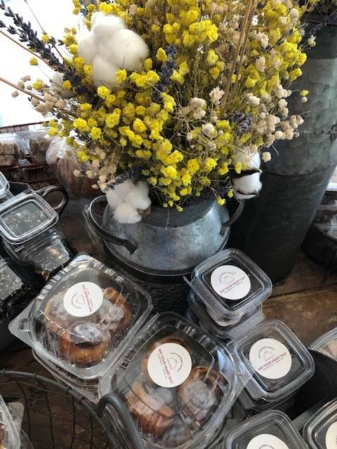 Eat Your Heart Out Cafe & Gourmet Market | restaurant | 587 Main St, Falmouth, MA 02540, USA | 5083887911 OR +1 508-388-7911