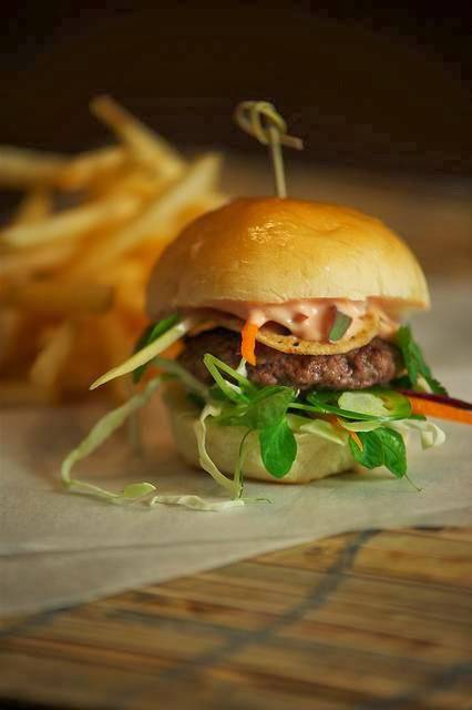 Mini Burger Truck | restaurant | 320 N 10th St Suite P, Sacramento, CA 95811, USA | 9169306828 OR +1 916-930-6828