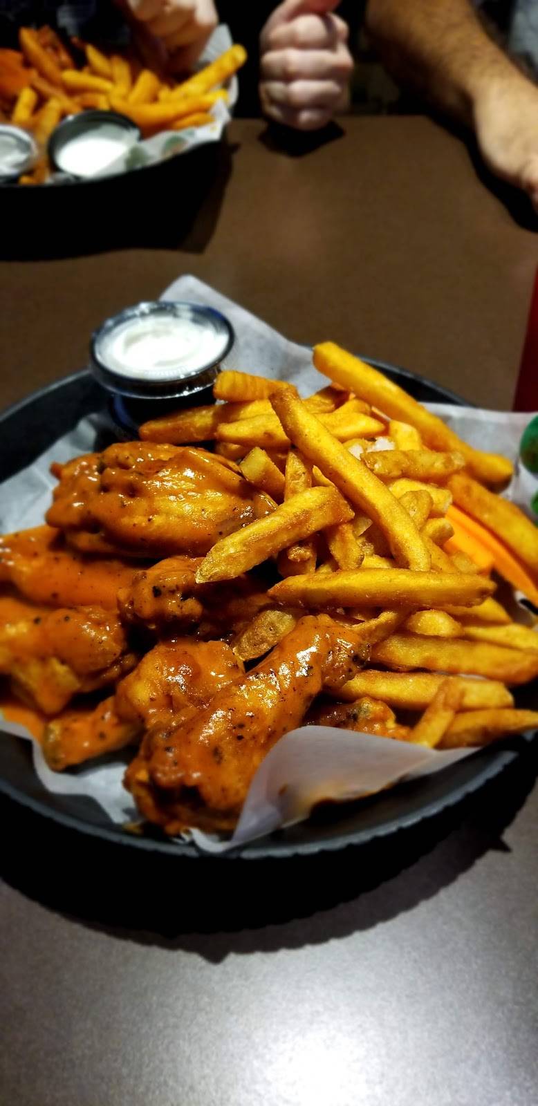 Houligans | restaurant | 1725 W International Speedway Blvd, Daytona Beach, FL 32114, USA | 3862654102 OR +1 386-265-4102