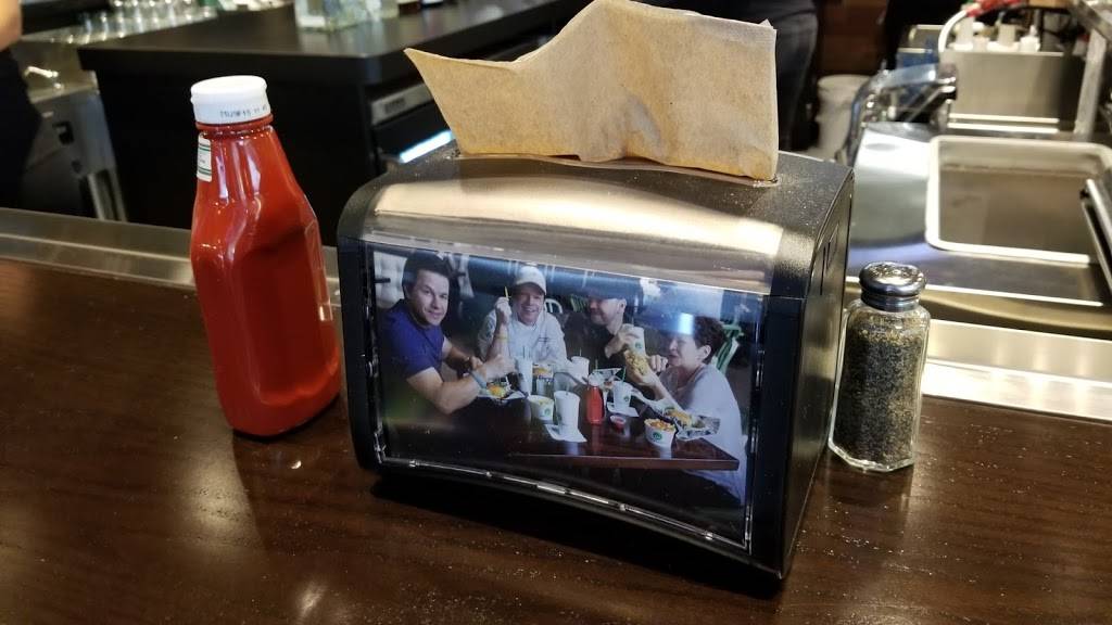 Wahlburgers | restaurant | 100 Robinson Centre Dr Suite 2550, Pittsburgh, PA 15205, USA | 4127449089 OR +1 412-744-9089