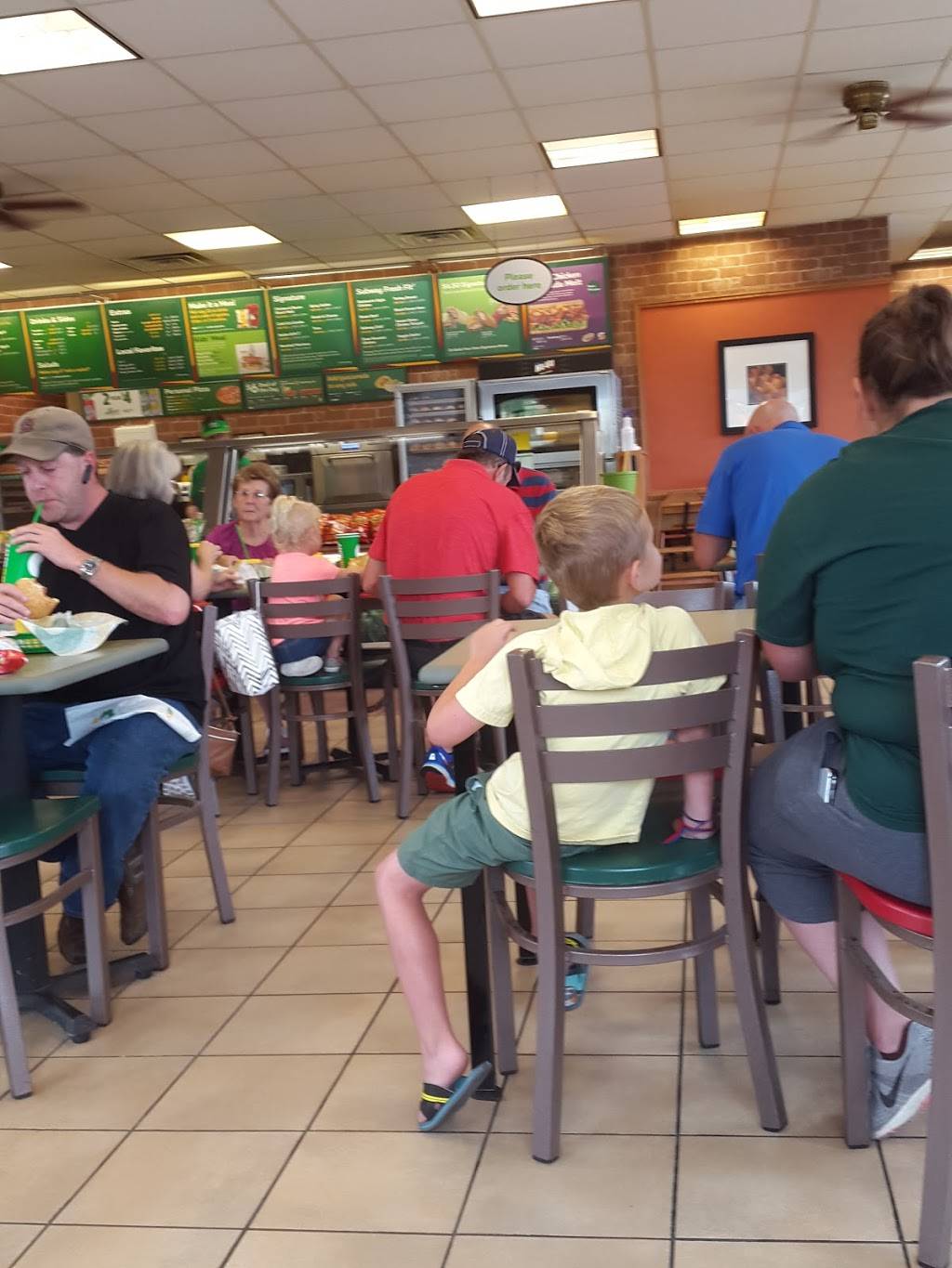Subway Restaurants | restaurant | 920 S Park Ave, Herrin, IL 62948, USA | 6189426328 OR +1 618-942-6328