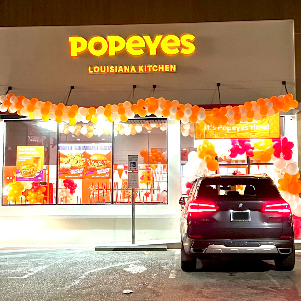 Hunting Park Popeyes | restaurant | 2749 W Hunting Park Ave, Philadelphia, PA 19129, USA | 2154195156 OR +1 215-419-5156