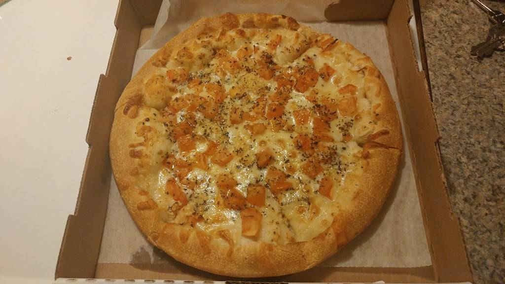 Crossroads Pizza | meal takeaway | 6 Merrill St #9, Salisbury, MA 01952, USA | 9784650555 OR +1 978-465-0555