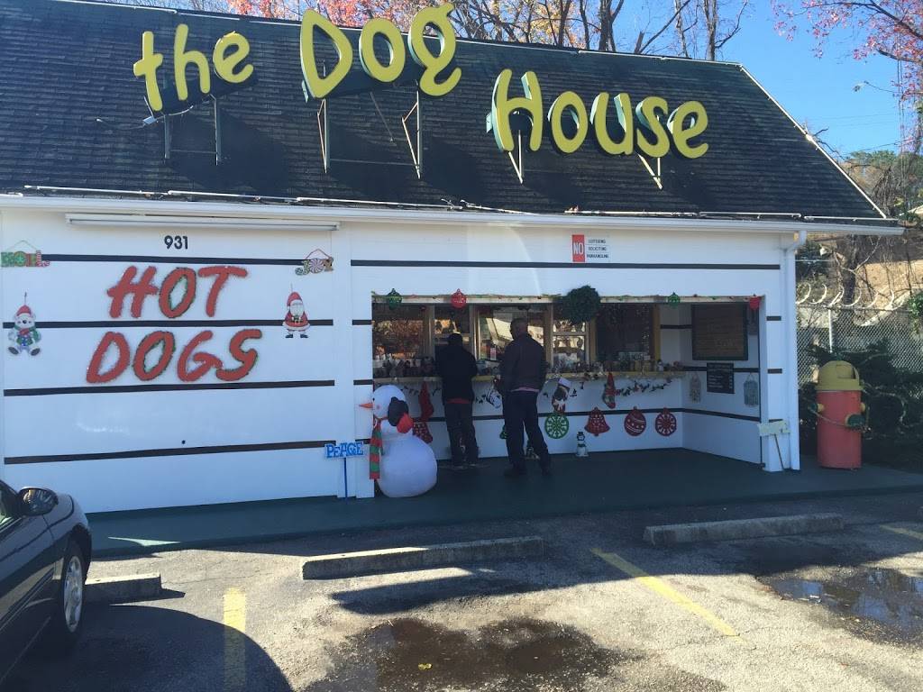 The Dog House | restaurant | 931 S Miami Blvd, Durham, NC 27703, USA | 9196823109 OR +1 919-682-3109