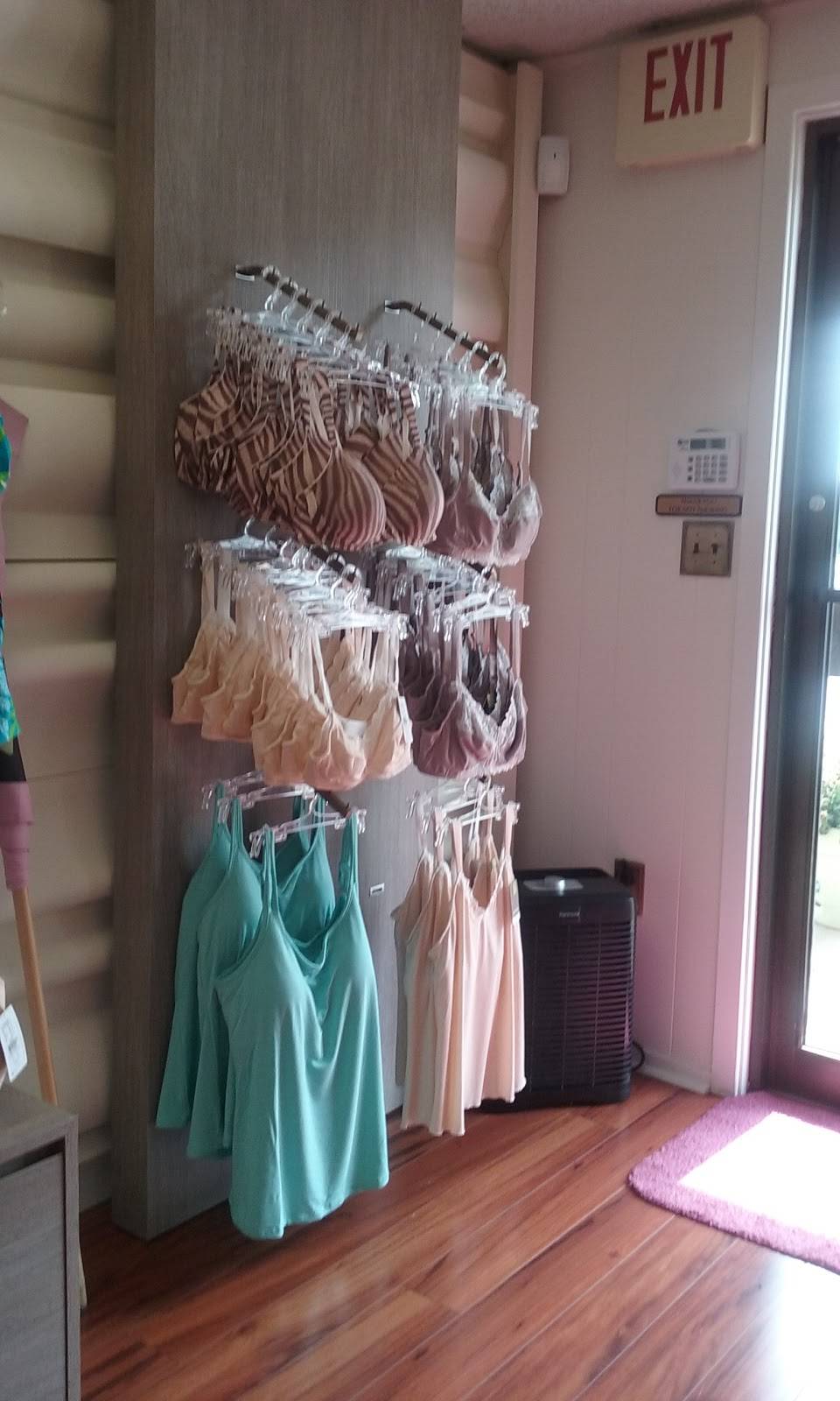 Pink Ribbon Boutique | restaurant | 18 Village Square, Smyrna, DE 19977, USA | 3022236889 OR +1 302-223-6889