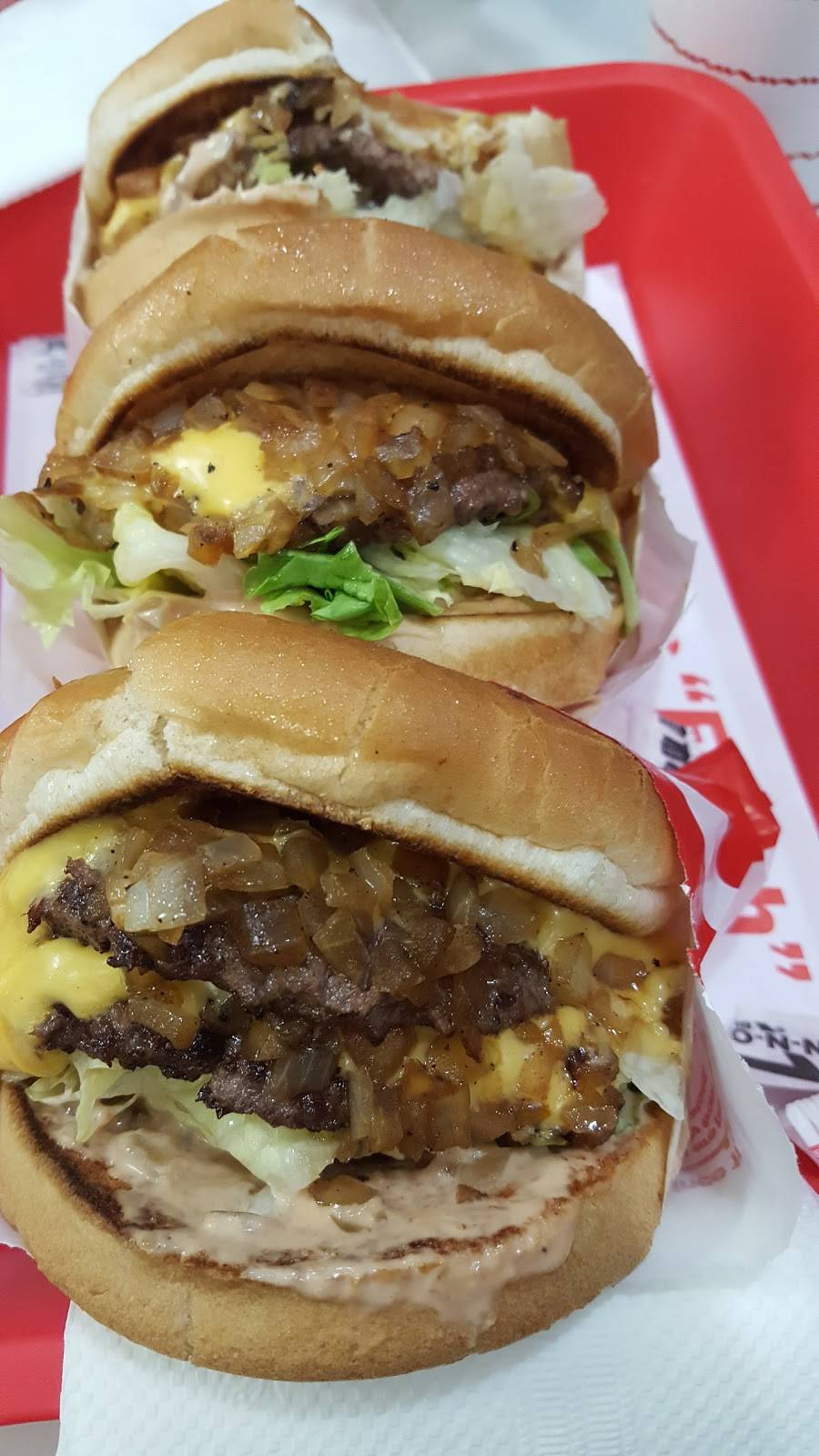 In-N-Out Burger | restaurant | 4600 E Los Coyotes Diagonal, Long Beach, CA 90815, USA | 8007861000 OR +1 800-786-1000