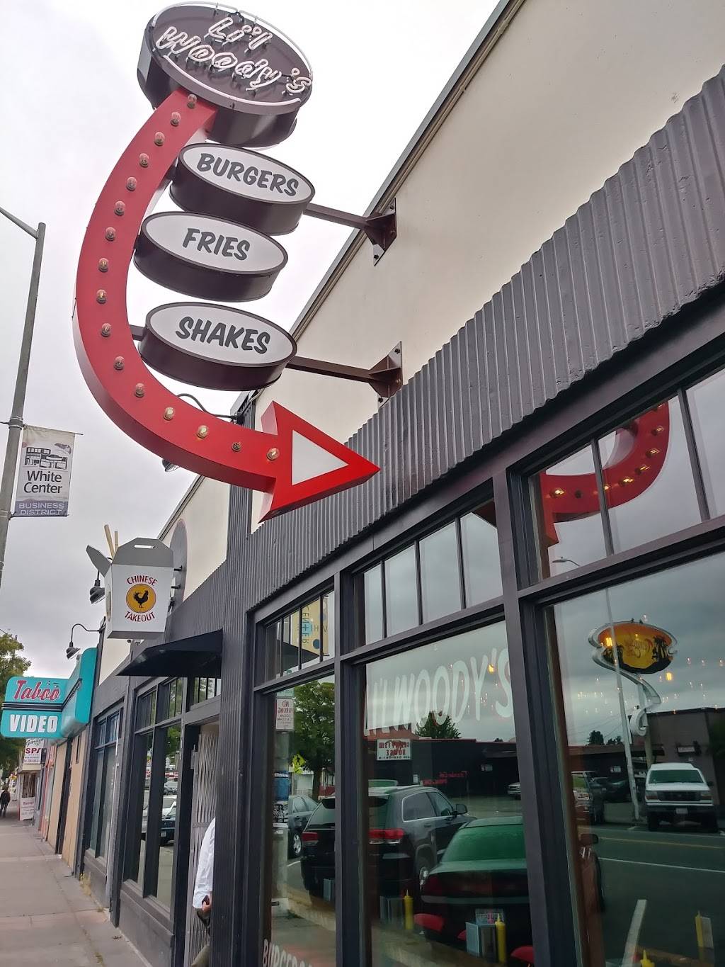 Lil Woodys | restaurant | 9807 16th Ave SW, Seattle, WA 98106, USA | 2064031294 OR +1 206-403-1294